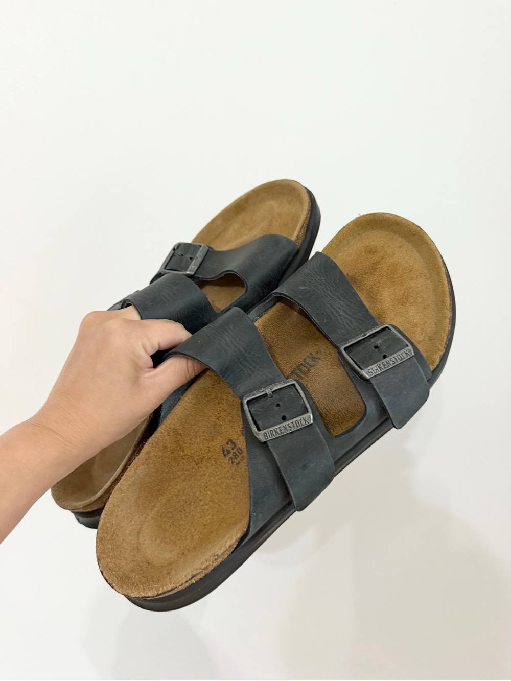 Arizona Crosstown Men Oiled Leather size 43/10.5 sandals slip ons beach boho